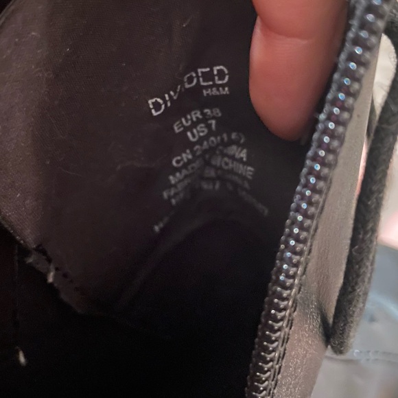 High-heeled boots - Picture 5 of 6